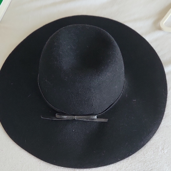Stylish Black Wide-Brim Hat - Picture 1 of 5